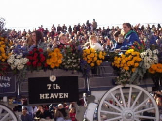 Photos de Mackenzie Rosman - Pasadena Rose parade 2005 - 4